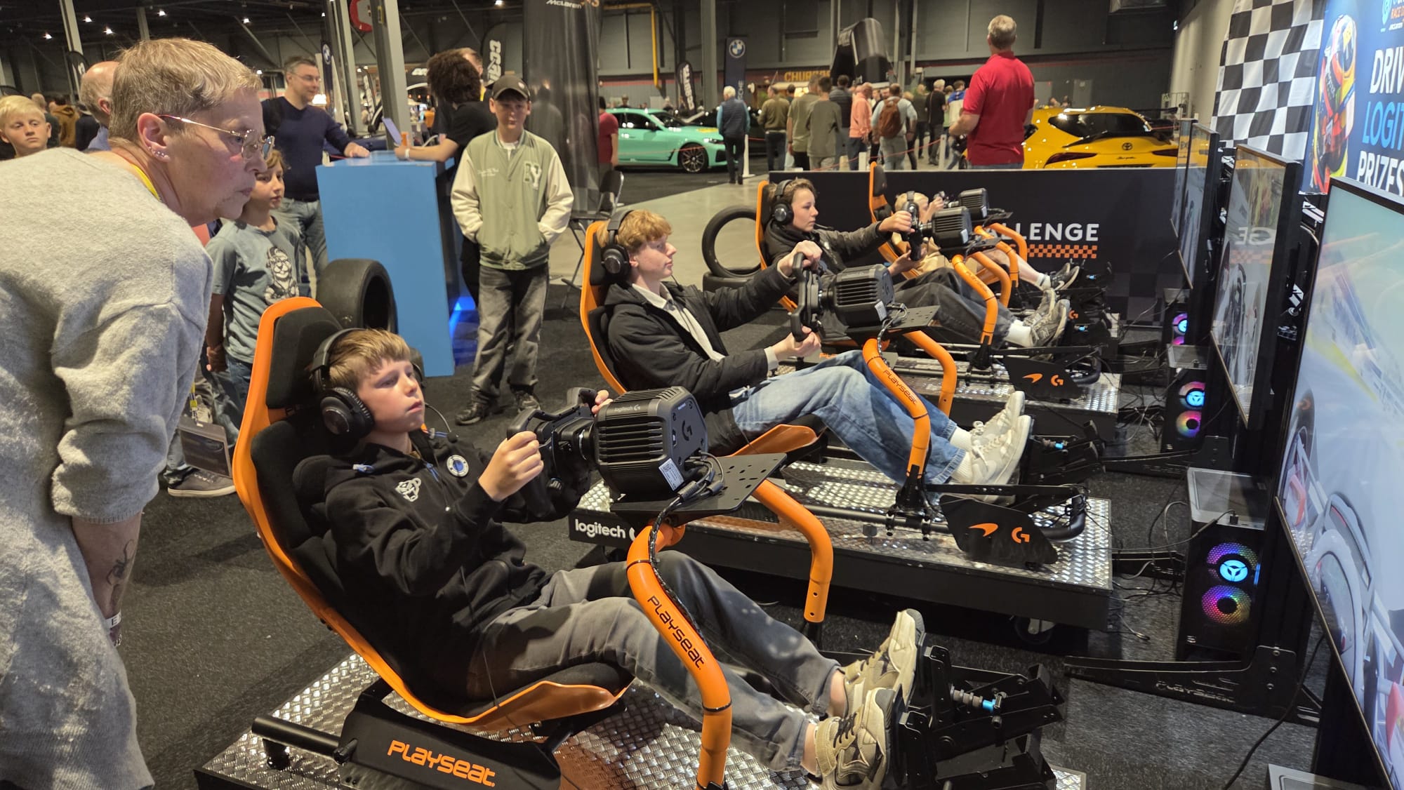 Logitech McLaren competitie en publiek